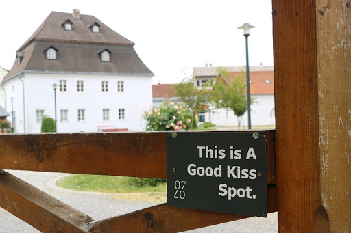 This Is A Good Kiss Spot